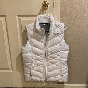 The North Face Puffer Vest (White). Size Medium